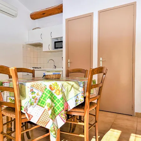 2 Bedroom Stunning Home In Mejannes Le Clap Exterior photo