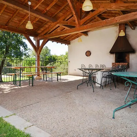 2 Bedroom Stunning Home In Mejannes Le Clap Exterior photo