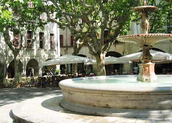 2 Bedroom Stunning Home In Mejannes Le Clap